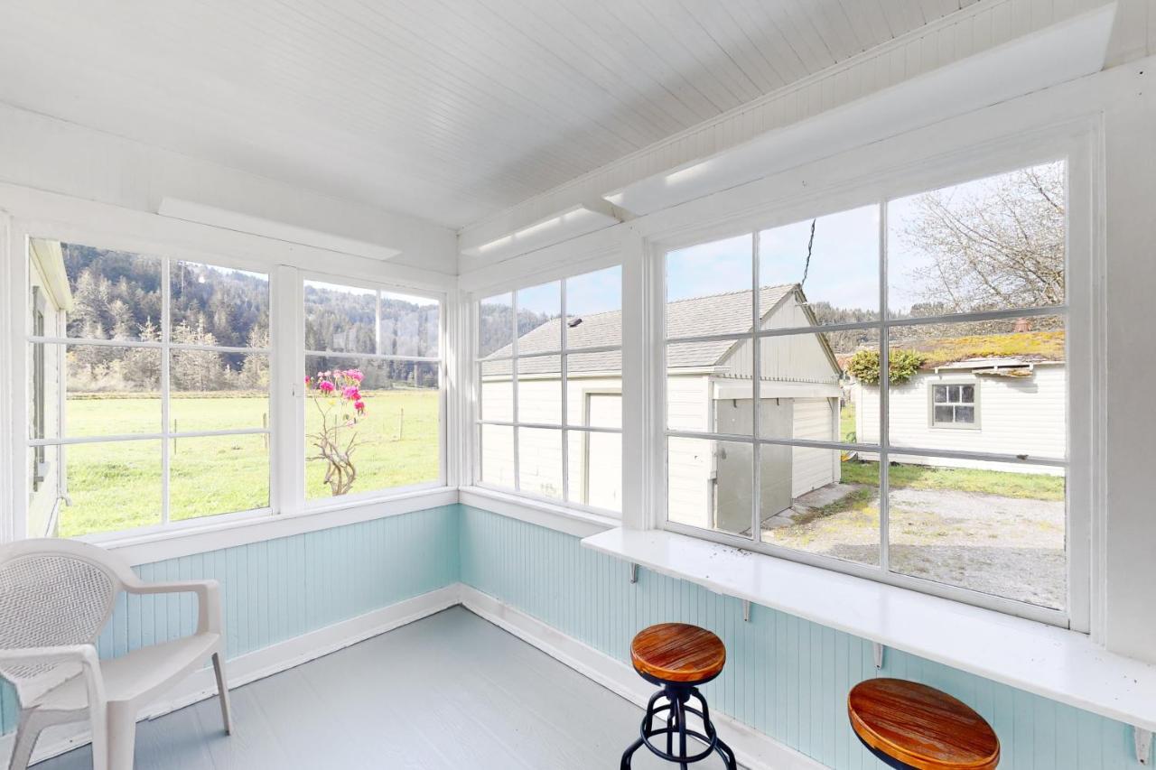 Redwood Farmhouse In The Orick Valley エクステリア 写真
