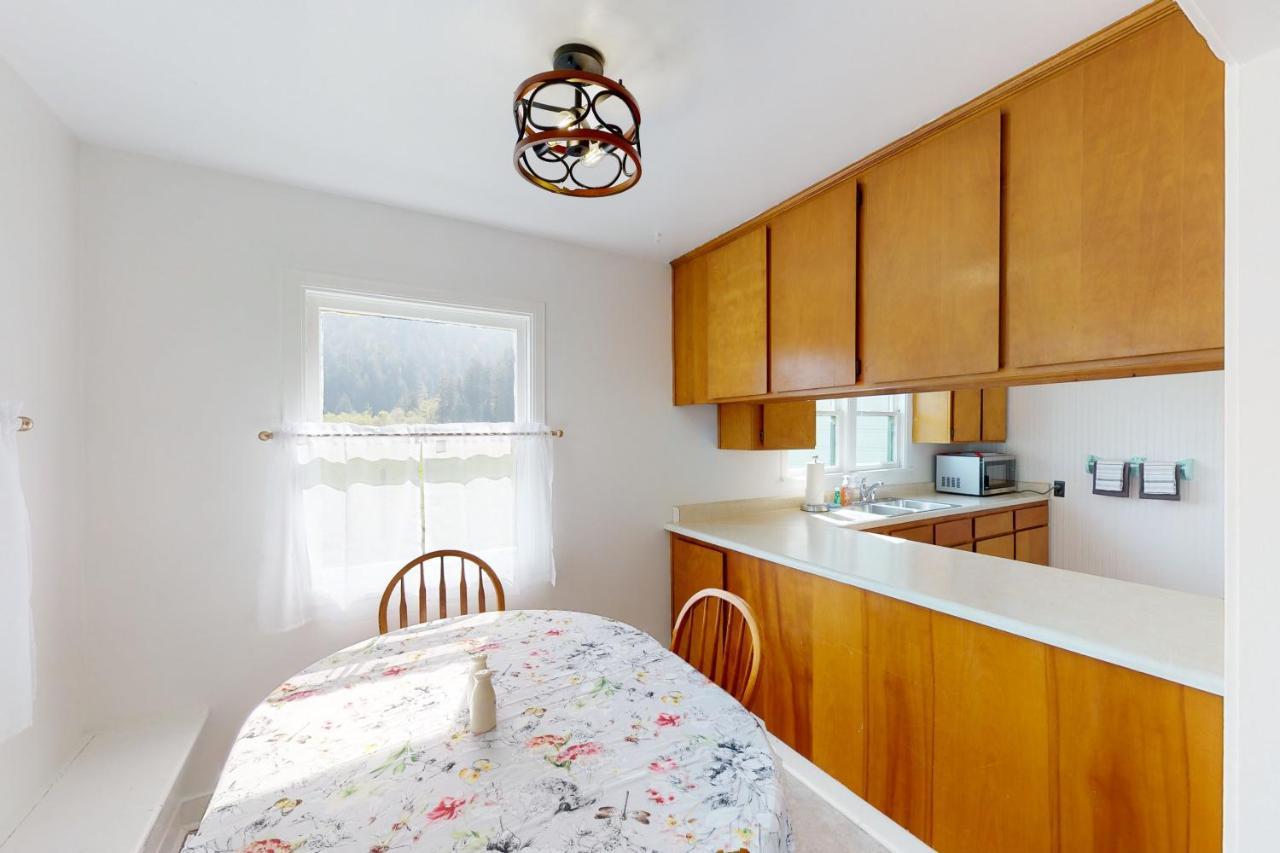 Redwood Farmhouse In The Orick Valley エクステリア 写真