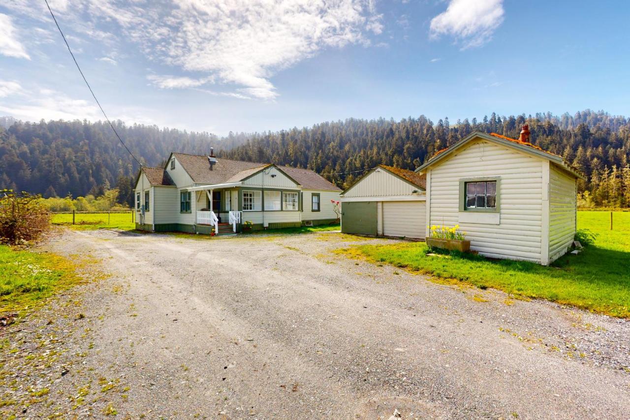 Redwood Farmhouse In The Orick Valley エクステリア 写真