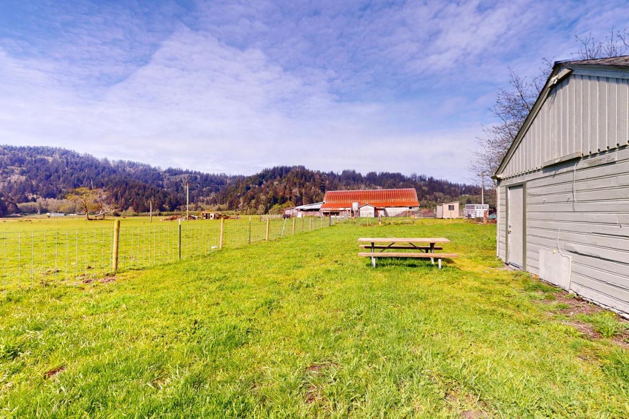 Redwood Farmhouse In The Orick Valley エクステリア 写真